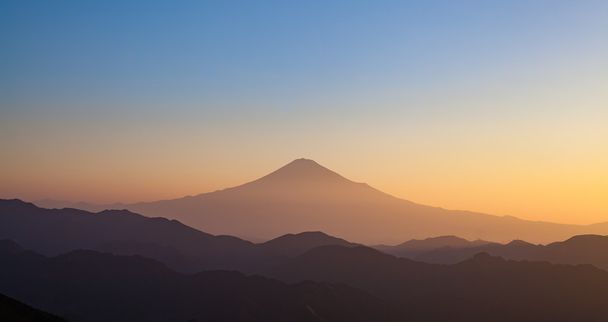 Prachtige zonsopgang tijdstip van berg  - Foto, afbeelding