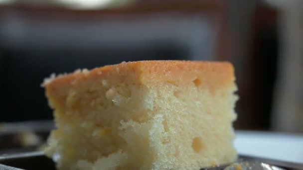 Person eating butter cake in coffee shop:Full HD - Footage, Video