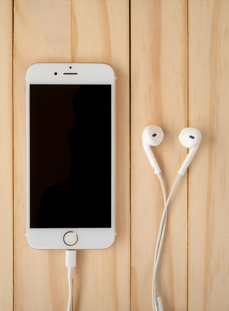 Apple iphone7 makety a sluchátka Apple Earpods maketa - Fotografie, Obrázek