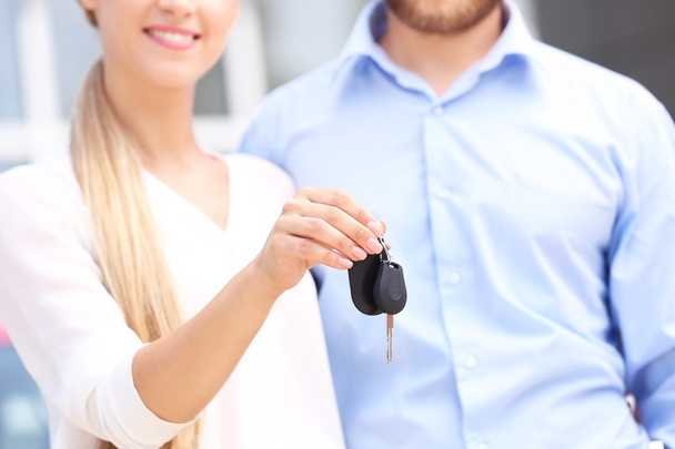 Young couple with car key - Фото, зображення