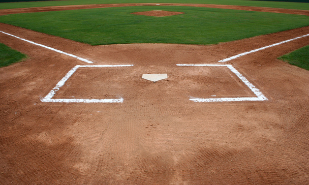 Campo de béisbol en la placa casera
 - Foto, Imagen