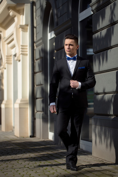 Young man in suit  - Fotoğraf, Görsel