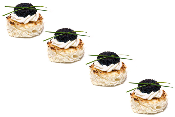 Hintergrund mit Kaviar-Canapés - Foto, Bild