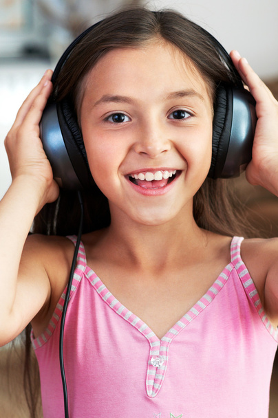 The girl is listening to music - Fotografie, Obrázek