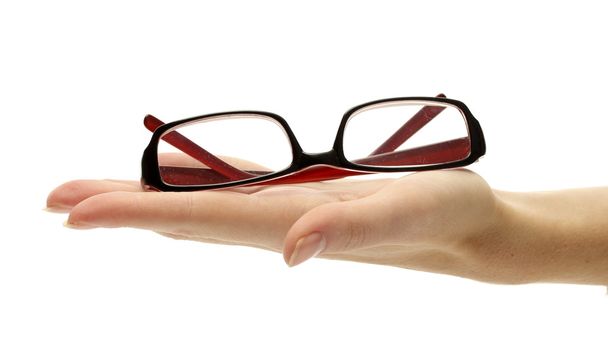 Brille auf weiblicher Hand, isoliert auf weißer - Foto, Bild