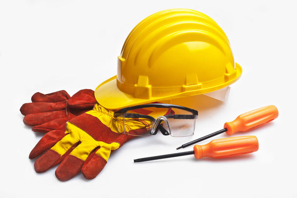Желтый строительный шлем и перчатки изолированы
 - Фото, изображение