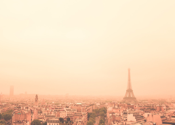 Ködös Eiffel-torony - Fotó, kép