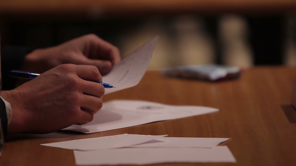 Notlar gazetelerde yapma katılımcılar spor yarışmasında değerlendirme jüri - Video, Çekim