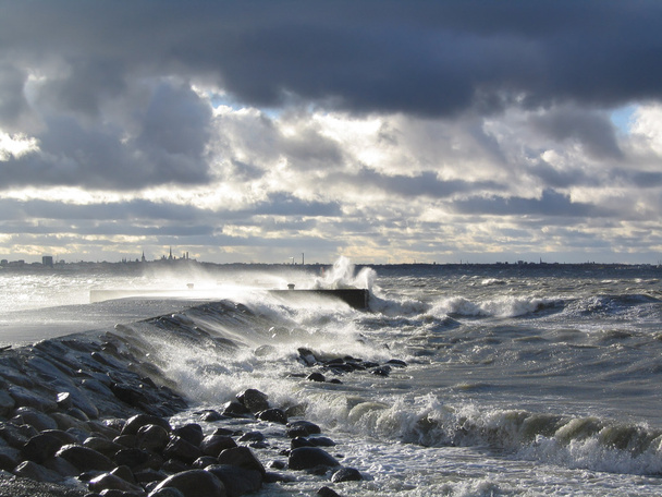 La tormenta en el mar
 - Foto, imagen
