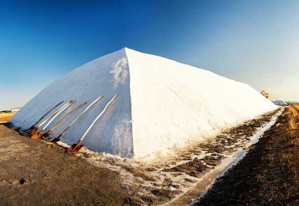zout stapel op zoutwerken - Foto, afbeelding
