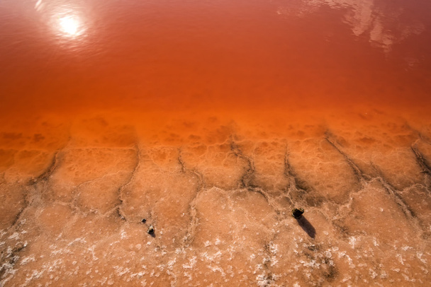 kaunis heijastuksia vesillä suolakaivojen
 - Valokuva, kuva