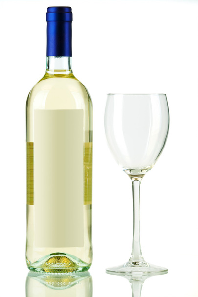 Bottle of white wine and empty wine glas - Foto, afbeelding