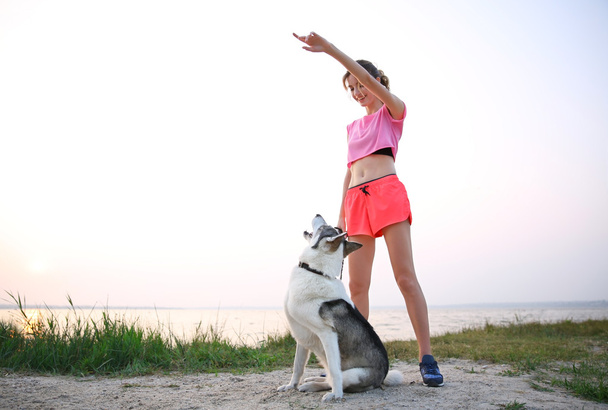 Young woman with husky  - Foto, imagen