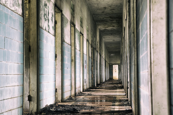 Hôpital psychiatrique abandonné au Brésil
 - Photo, image