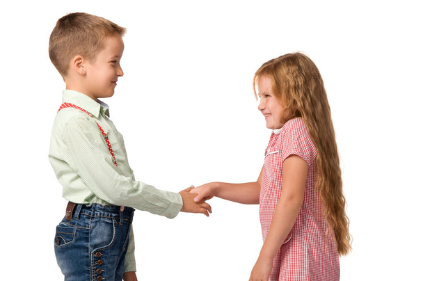 chłopiec i dziewczynka drżenie rąk ze sobą - Zdjęcie, obraz