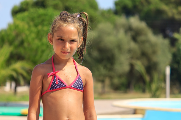 dívka u bazénu - Fotografie, Obrázek