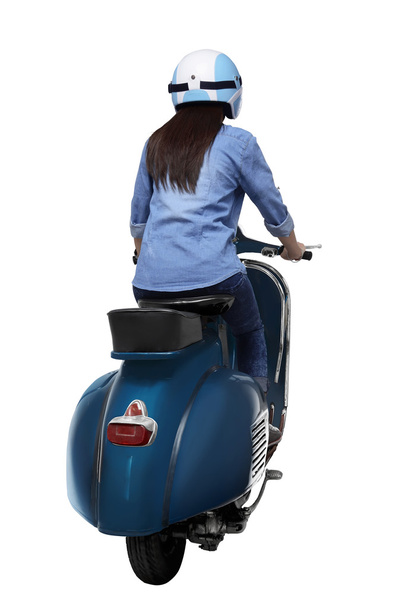 woman riding scooter - Foto, afbeelding
