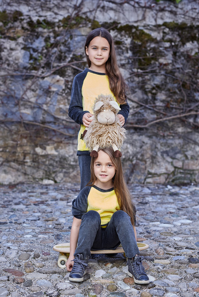 Two sweet girls posing outdoor - Foto, Imagem