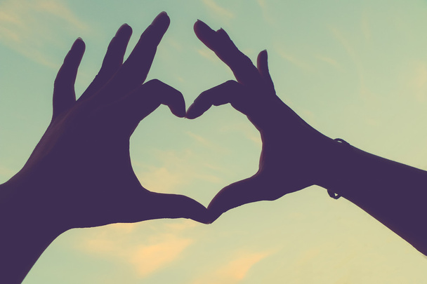 Lidská ruka ukazuje znamení lásky  - Fotografie, Obrázek