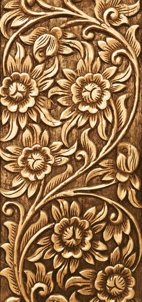 Blume auf Holz geschnitzt - Foto, Bild