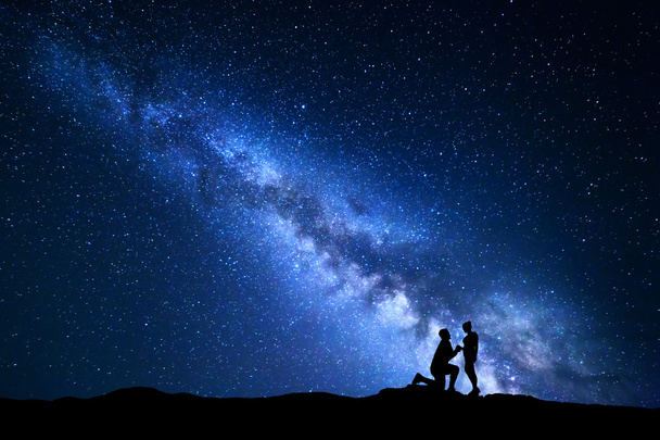 Milky Way. Night landscape with silhouettes of a couple - Valokuva, kuva