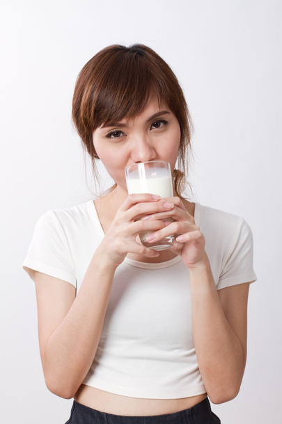 zdravá žena se sklenicí mléka - Fotografie, Obrázek