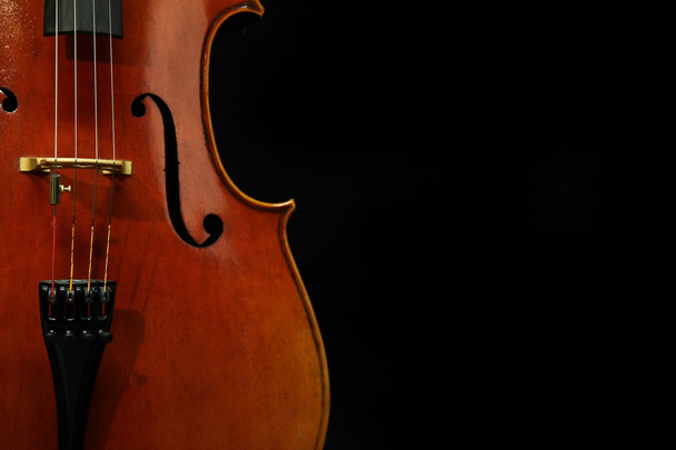 Cello auf schwarzem Hintergrund - Foto, Bild