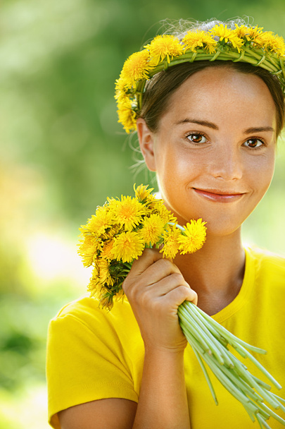 Young woman in with bouquet of dandelions - Photo, Image