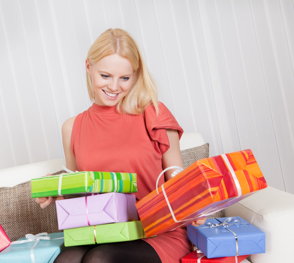 Beautiful young woman with her presents - Foto, afbeelding