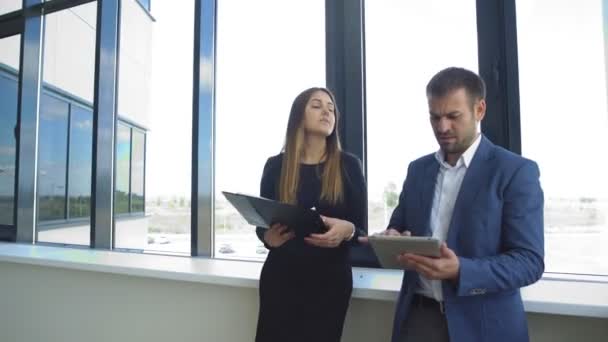 coworkers discussing the contract in the office - Filmati, video