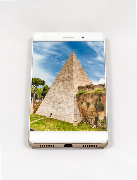 Сучасний смартфон відображення зображення на весь екран Риму, Італія - Фото, зображення