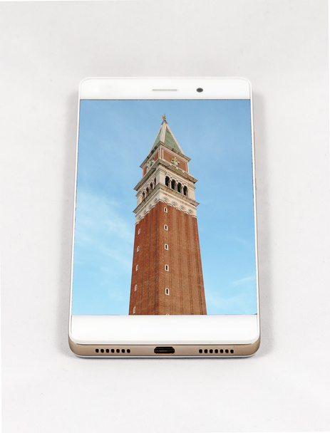 Moderno smartphone che mostra l'immagine a schermo intero di Venezia, Italia
 - Foto, immagini
