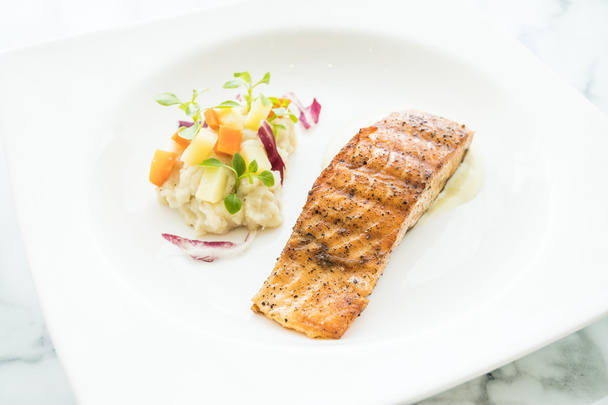 Bifteck de filet de saumon
 - Photo, image