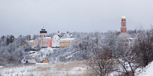 Mosteiro ortodoxo Davidova Pustin no inverno. Chekhov. Região de Moscovo. Rússia
. - Foto, Imagem