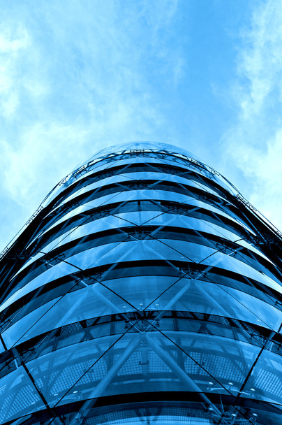 Modern ofis binası ile mavi cam cephe - Fotoğraf, Görsel