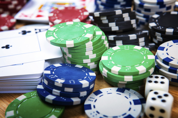  Cartões de poker e fichas de jogo de fundo
. - Foto, Imagem