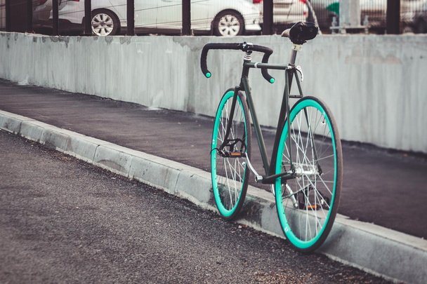 Зафіксуйте велосипед на дорозі
 - Фото, зображення