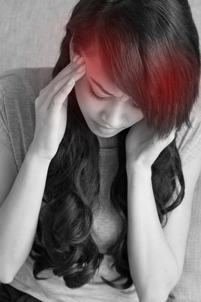 femme avec maux de tête, migraine, stress, insomnie, gueule de bois
 - Photo, image