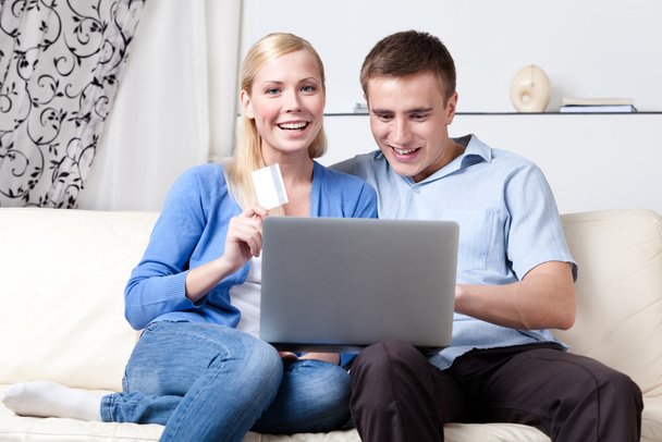 Husband and wife make purchases on the internet - Photo, Image