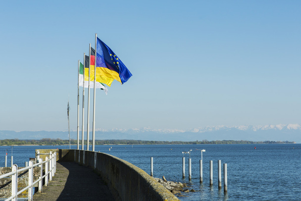 Zászlók-a Németország és Európa a Bodeni-tó  - Fotó, kép