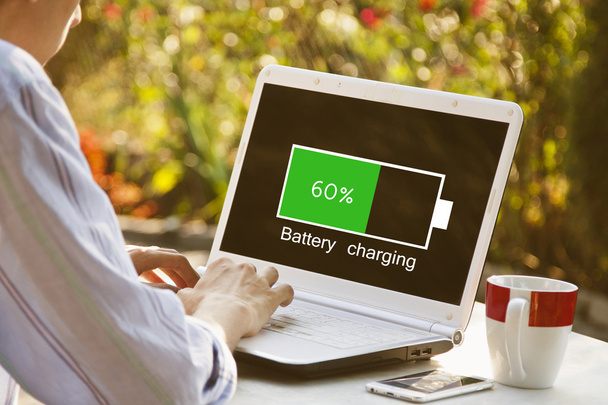 laptop a nízký stav baterie - Fotografie, Obrázek