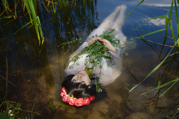 Giovane donna annegata
 - Foto, immagini