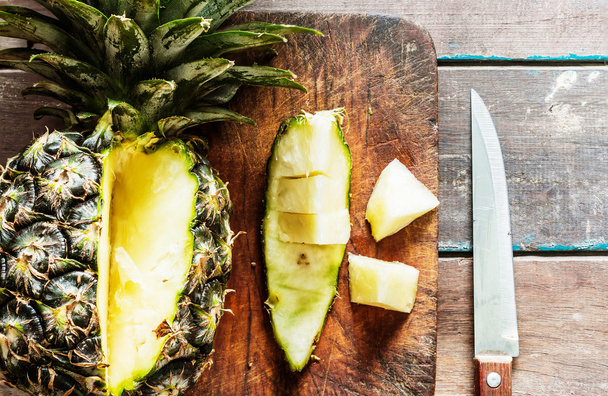 Pineapple and a knife on wooden  - Foto, Imagem