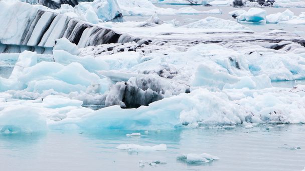 Jokulsarlon is een grote gletsjermeer in Zuidoost-IJsland - Foto, afbeelding