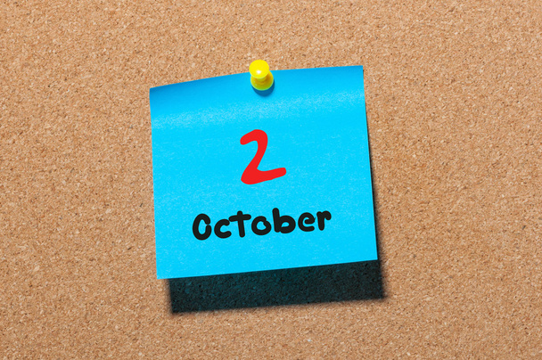 2 oktober. Dag 2 van de maand. Kalender op prikbord. Herfst tijd. Lege ruimte voor tekst - Foto, afbeelding