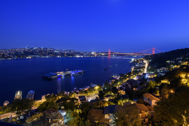 hermoso tiro de larga exposición en el puente del bospgorus de Estambul
 - Foto, Imagen