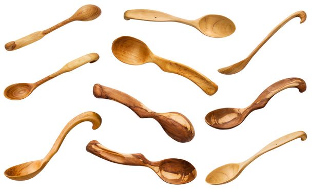 conjunto de cucharas de madera talladas en varias maderas
 - Foto, Imagen