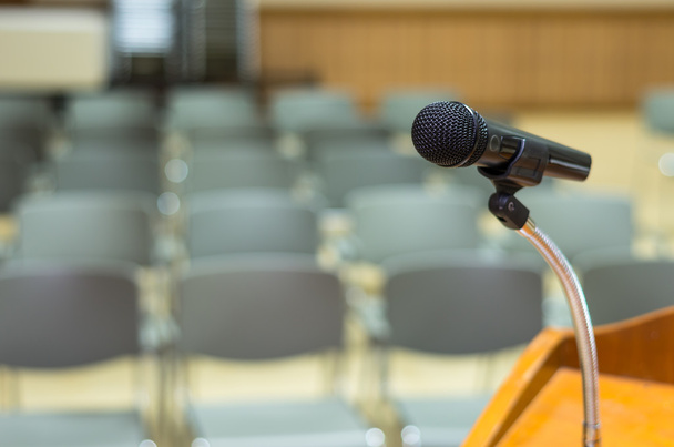 Micrófono en el podio del habla
  - Foto, Imagen