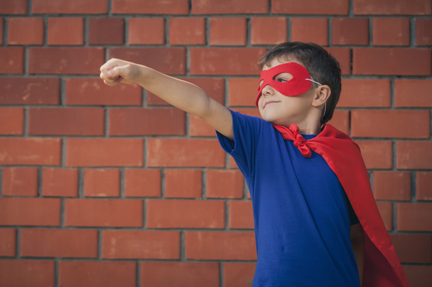 Criança feliz jogando super-herói
. - Foto, Imagem
