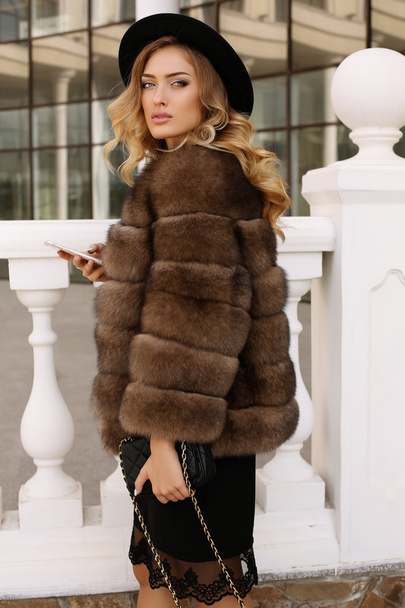 gorgeous sensual woman with blond hair in luxurious fur coat    - Foto, afbeelding